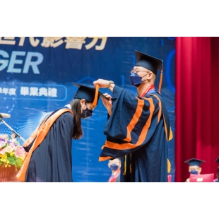 博學大禮包112年起全校一、二年級博士生免學費。圖為示意圖-768x512.jpg